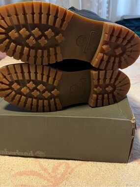 Timberland men Black Boots with Gum Outsoles